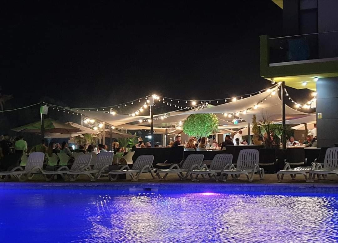 Los Amigos Apartment Spa Resort Mamaia Нэводари Экстерьер фото